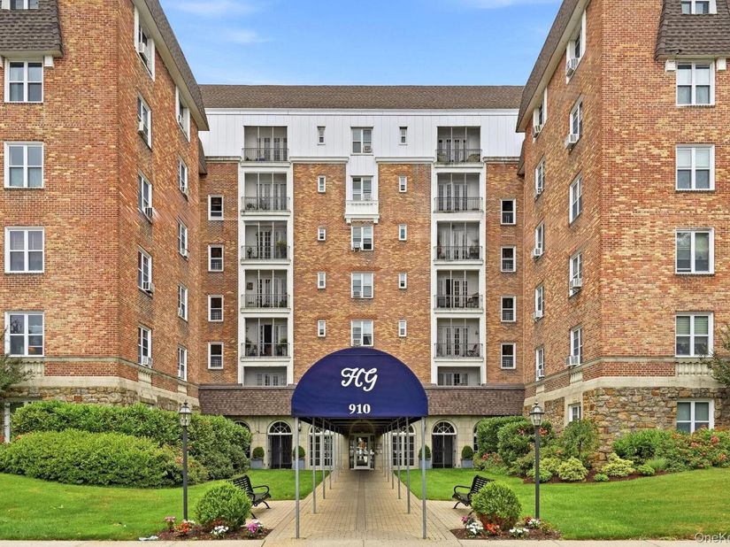 910 Stuart Avenue 2EF, Mamaroneck NY 10543