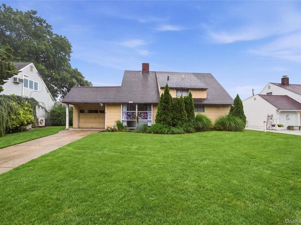 161 Duckpond Drive N, Wantagh NY 11793