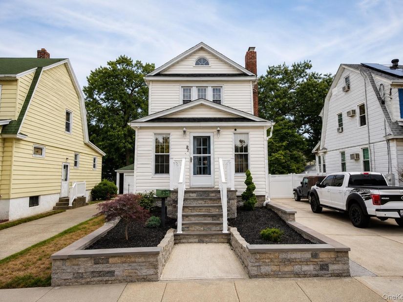 27 Avondale Street, Valley Stream NY 11581