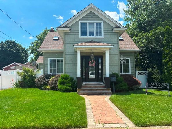 238 Laclede Avenue, Uniondale NY 11553