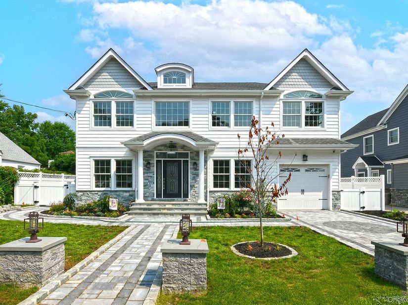 127 Vanderbilt Avenue, Manhasset NY 11030