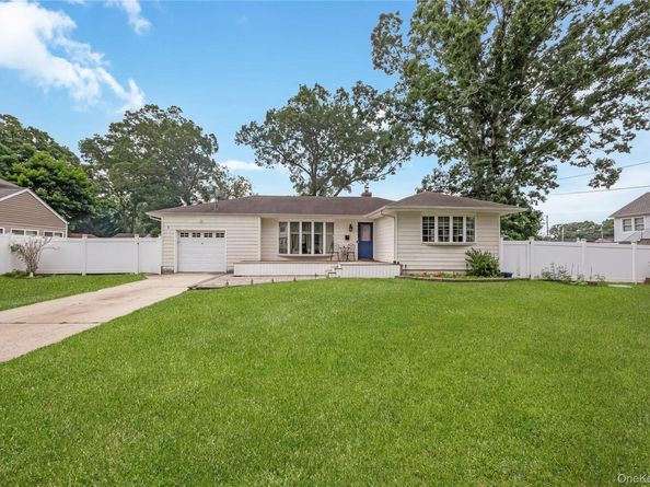 516 Shade Street, North Babylon NY 11703