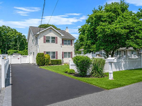 37 Champlin Street, Ronkonkoma NY 11779