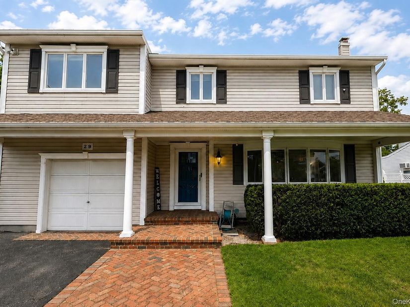 29 Sandy Hollow Drive, Smithtown NY 11787