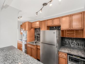 470 N Broadway