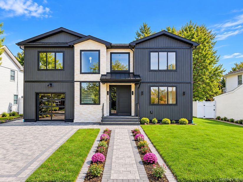 29 Patience Lane, Westbury NY 11590