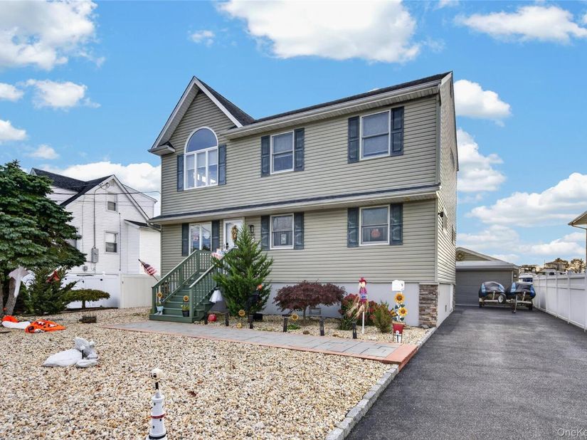 254 E Shore Road, Lindenhurst NY 11757