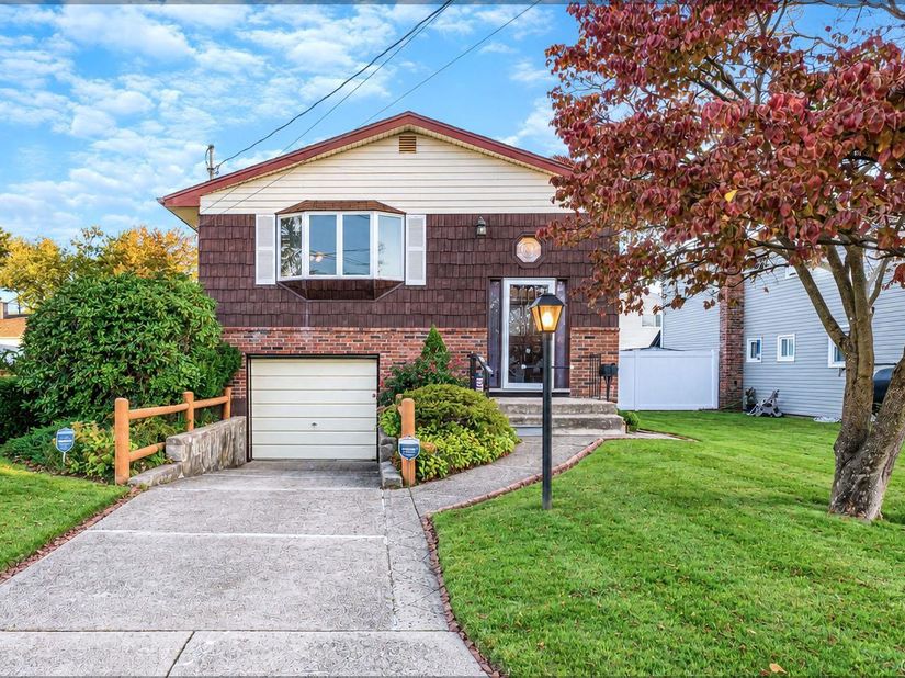 225 Neptune Avenue, West Babylon NY 11704