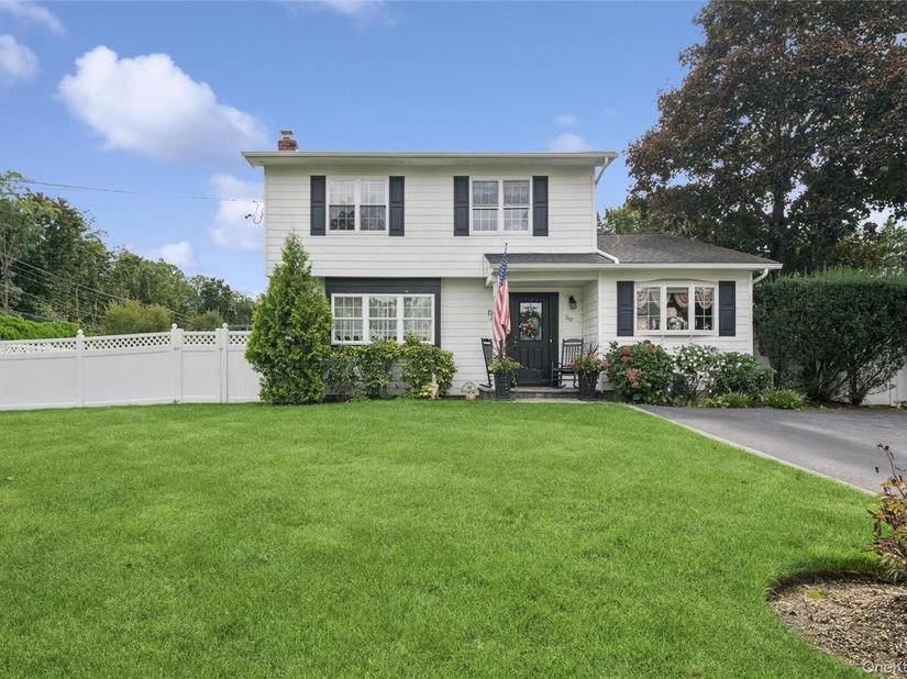50 Plane Tree Lane, Saint James NY 11780
