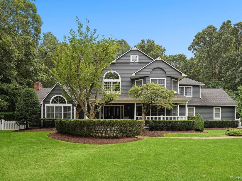 4 Saddlebrook Lane, Manorville NY 11949