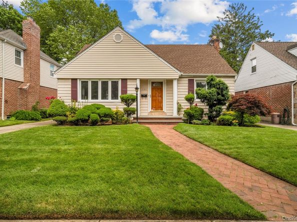 131 Primrose Drive, New Hyde Park NY 11040