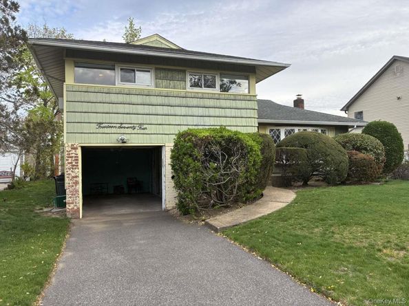 1474 Stephen Marc Lane, East Meadow NY 11554