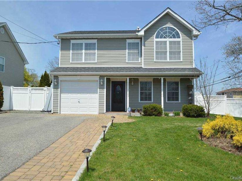 106 Roosevelt Avenue, Massapequa NY 11758