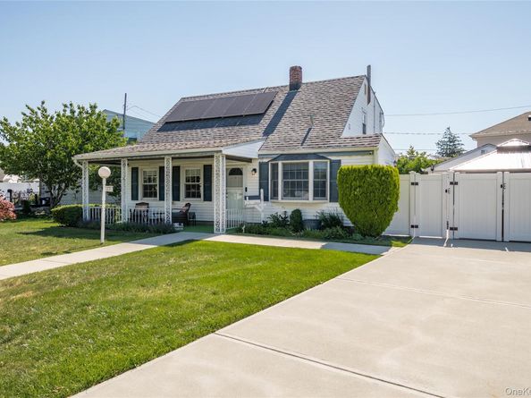 41 Andrew Lane, Levittown NY 11756