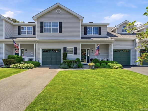 132 Willow Wood Drive, Oakdale NY 11769