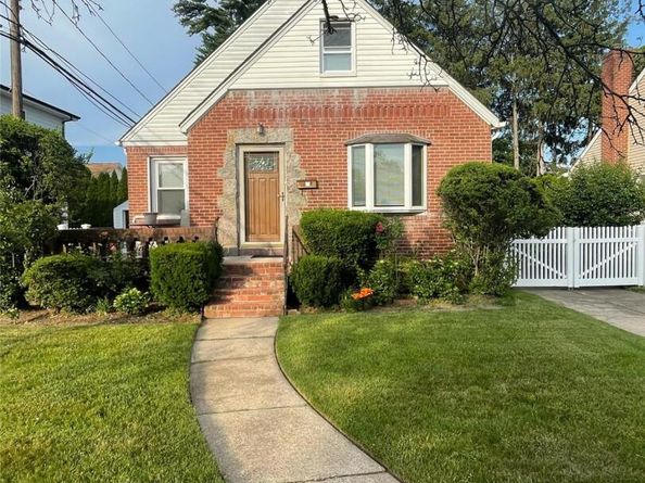 32 Celler Avenue, New Hyde Park NY 11040