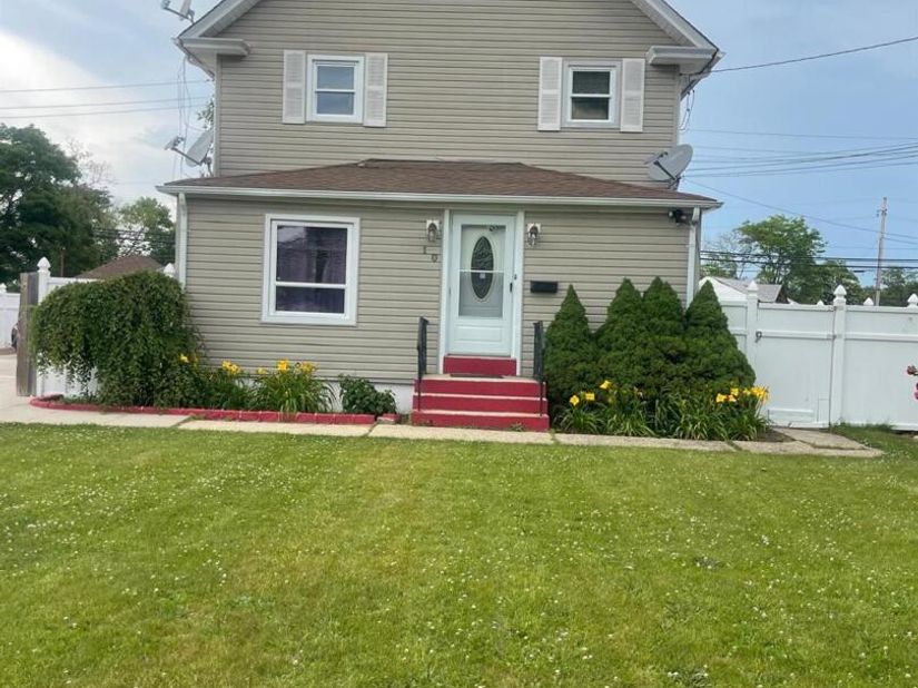 10 1st Avenue, Central Islip NY 11722