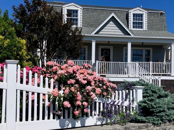 30 Namkee Lane, Blue Point NY 11715