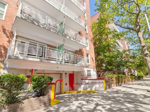 66-10 Thornton Place 2E, Rego Park NY 11374