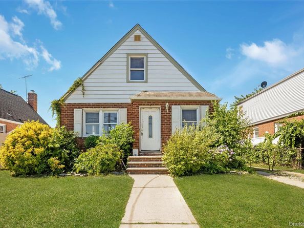 30 Viola Street, Valley Stream NY 11580