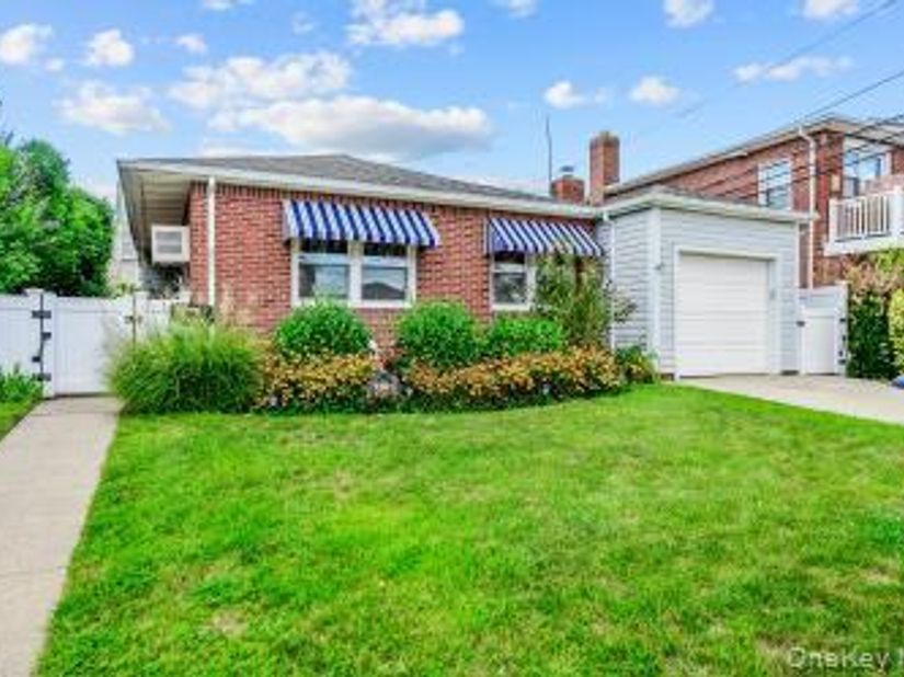 257 Neptune Boulevard, Long Beach NY 11561