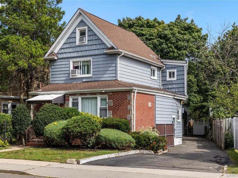 14 Chestnut Street, Lynbrook NY 11563