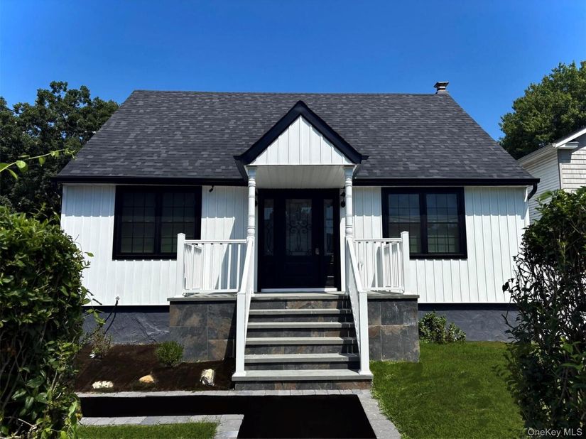 7 E Lakeland Street, Bay Shore NY 11706
