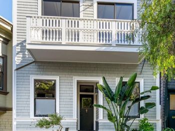 1023 Broadway