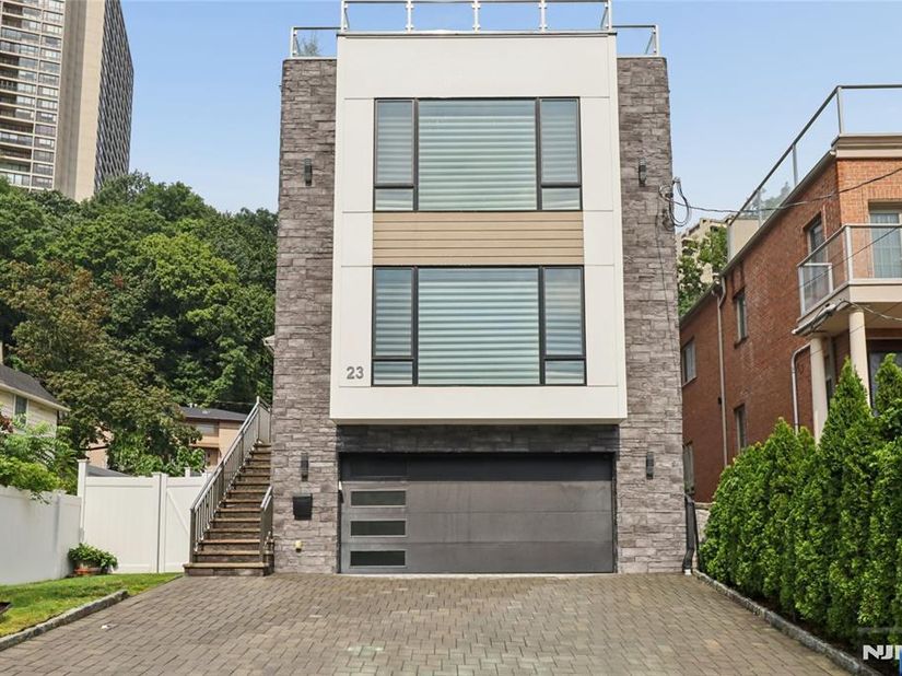 23 Lasher Lane, Edgewater NJ 07020