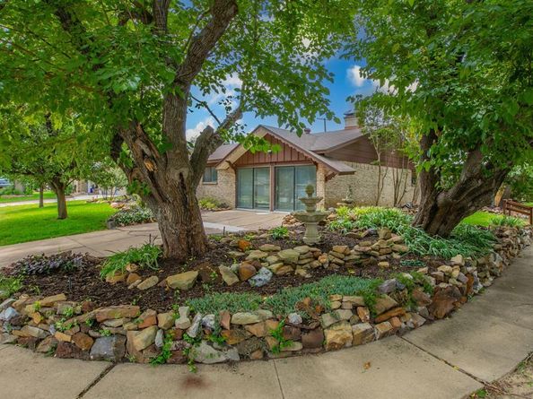 3029  Esters Court , Irving Texas 75062