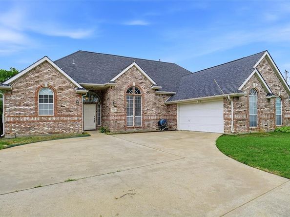 1620  Oak Creek Drive , Hurst Texas 76054