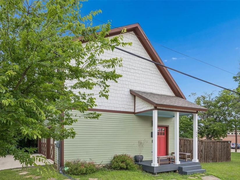 801 W Morphy Street , Fort Worth Texas 76104