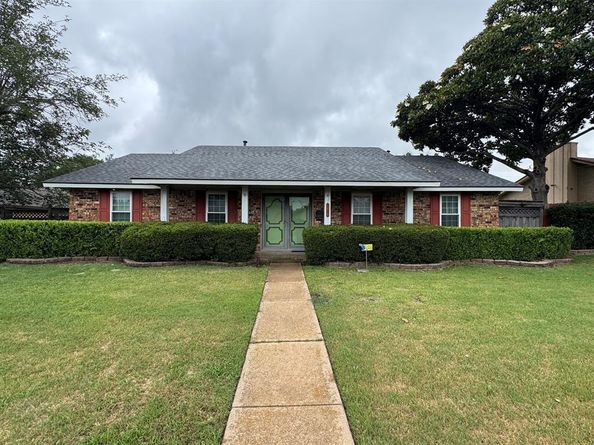 3818  Twin Falls Street , Irving Texas 75062