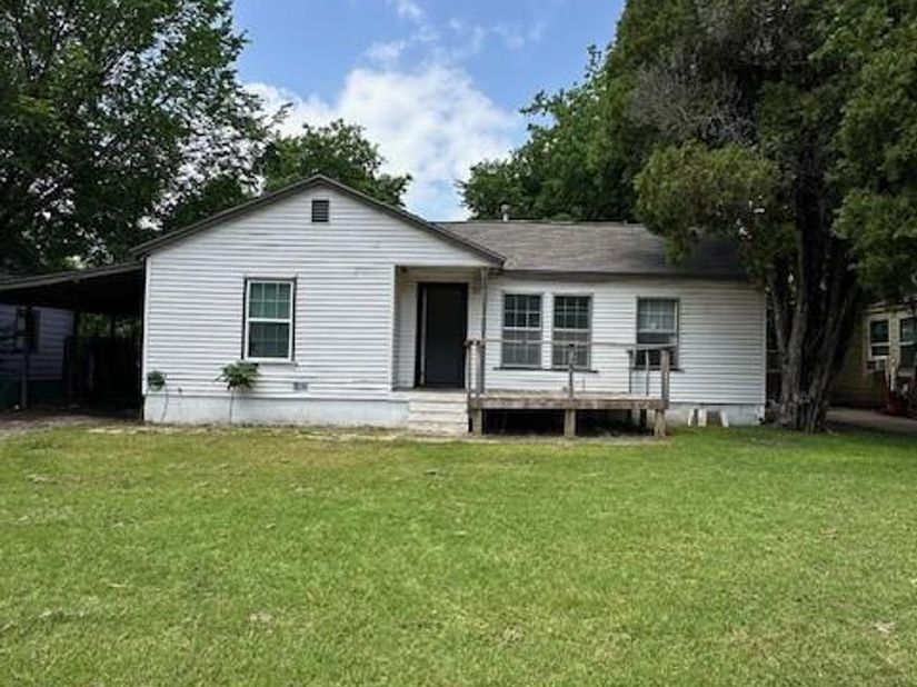 205  Hallvale Drive , White Settlement Texas 76108