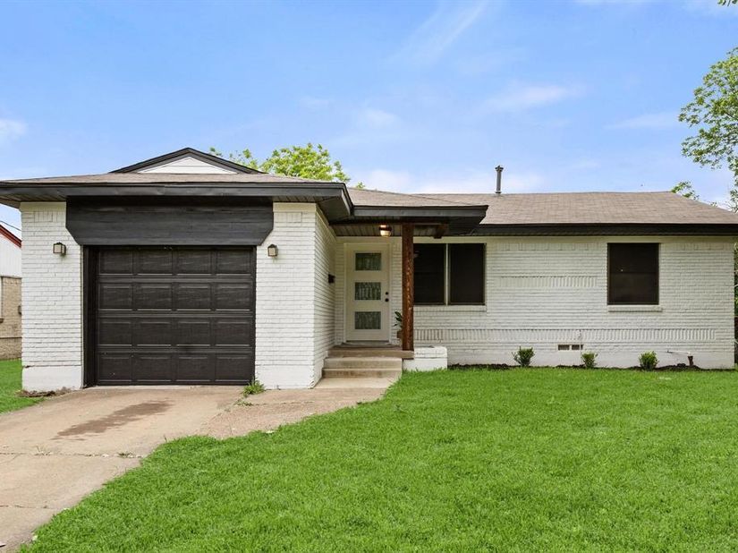 1710  Western Park Drive , Dallas Texas 75211