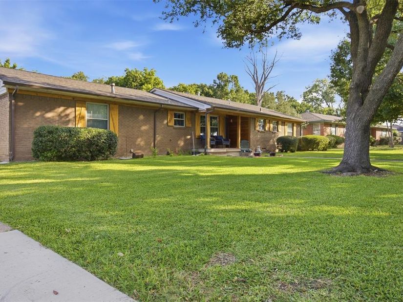 1609  Comanche Trail , Garland Texas 75043