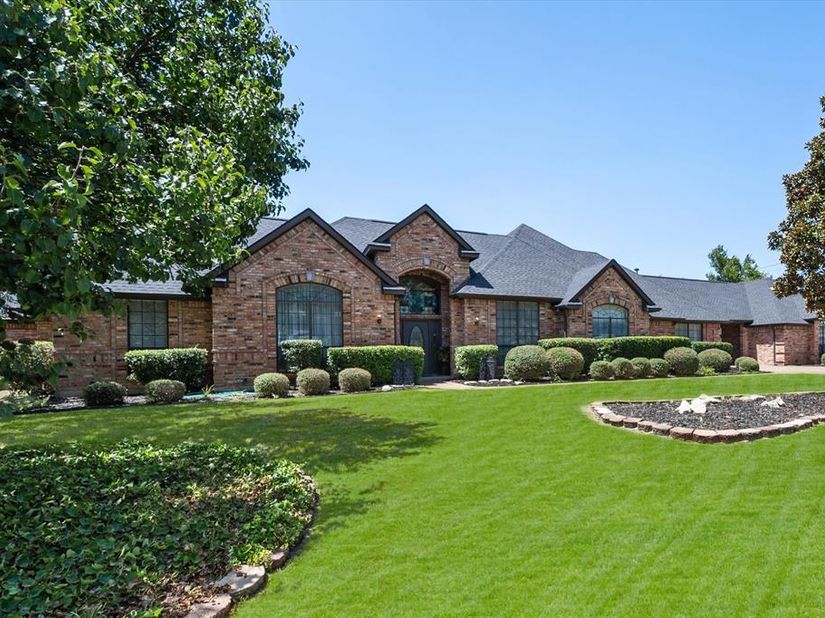 1388  Fairhaven Drive , Mansfield Texas 76063