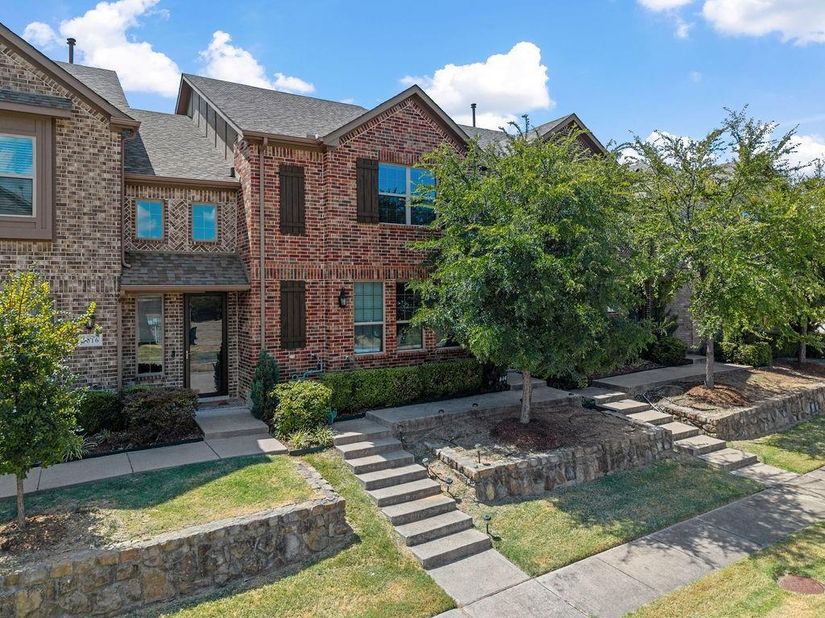 1012  Foxglove Drive , Carrollton Texas 75007