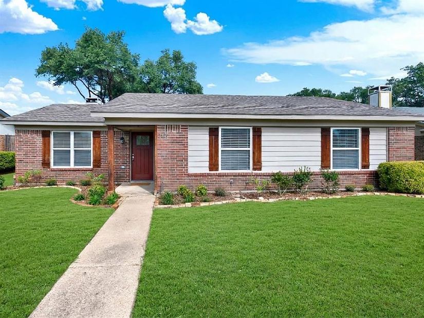 2621  Ivanridge Lane , Garland Texas 75044