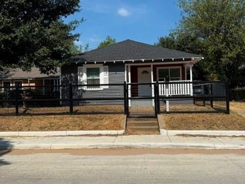 3823  Jamaica  , Dallas Texas 75210