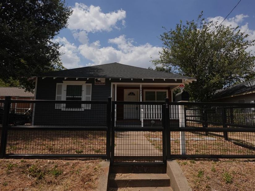 3823  Jamaica  , Dallas Texas 75210