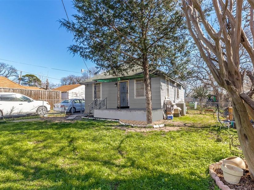 2252  Mail Avenue , Dallas Texas 75235