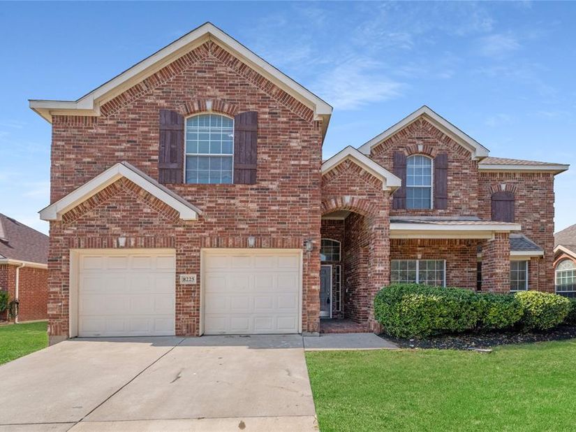 8225  Painted Tree Trail , Fort Worth Texas 76131