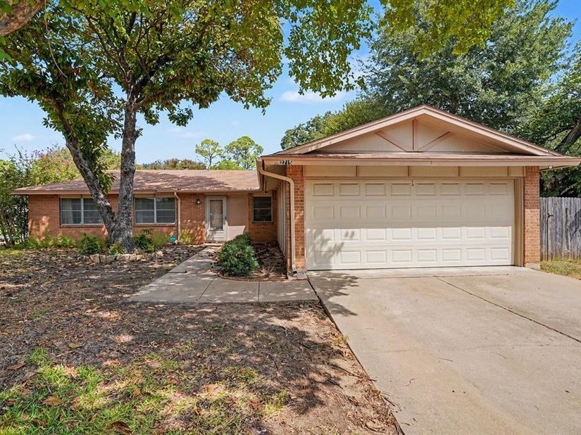 2715  Bellaire Court , Arlington Texas 76013