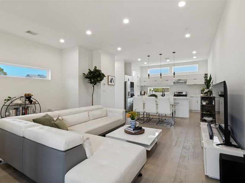 145 N Henderson Avenue  107, Dallas Texas 75214
