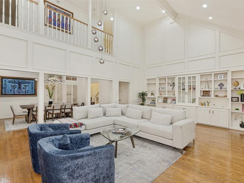 7  Queensview Court , Dallas Texas 75225