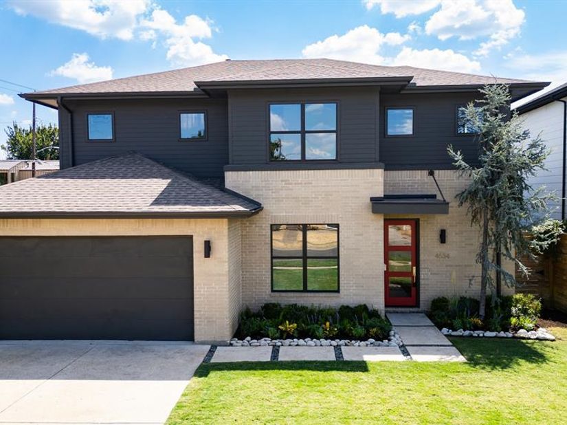 4634  Newmore Avenue , Dallas Texas 75209