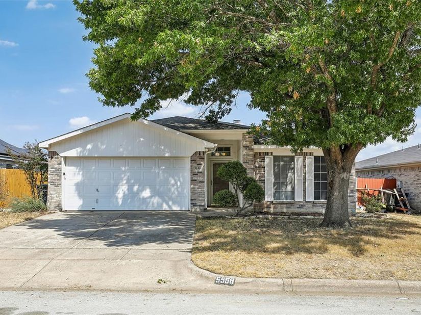 5558  Heatherglen Terrace , Fort Worth Texas 76179