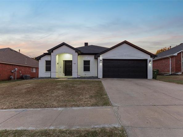 7018  Lake Jackson Drive , Arlington Texas 76002