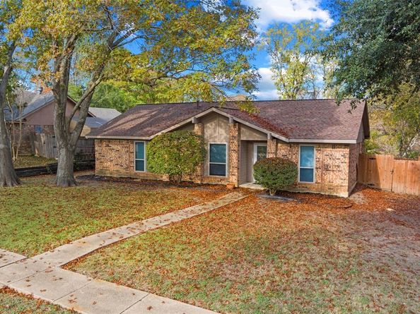 425  Country View Lane , Garland Texas 75043